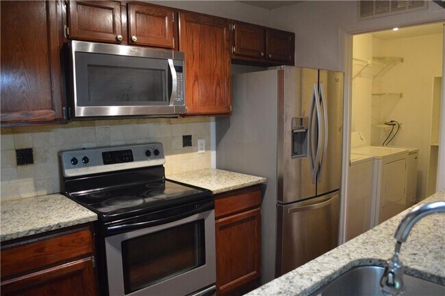 Building Photo - 527 Warm Springs Cir