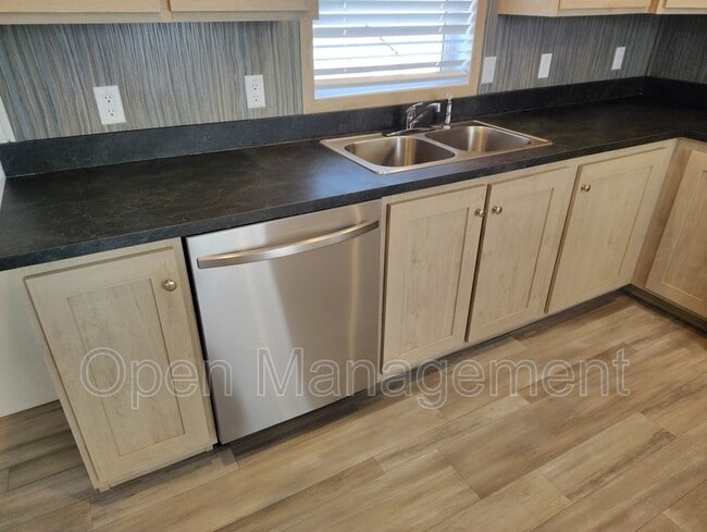 Building Photo - 120 Terry Blvd