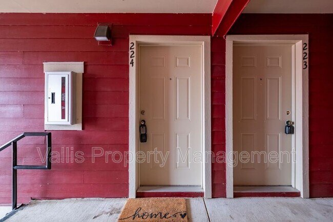 Building Photo - 13001 S Crompton Lane