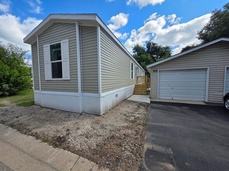 Primary Photo - 92 Thomas Ln