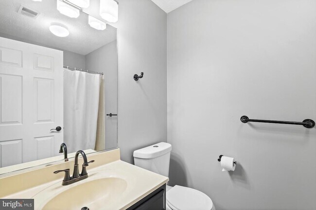 Building Photo - 611 Himes Ave