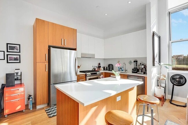 Building Photo - 220 W 148th St