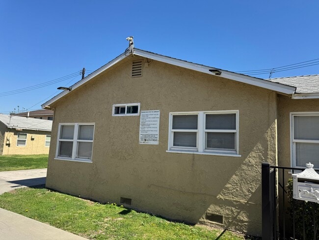Building Photo - 9715 Cedar St