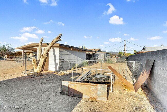 Building Photo - 170 S Grand Dr