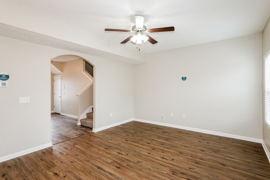 Building Photo - 1626 Sunray Dr