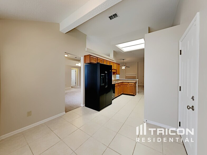 Building Photo - 3251 Deerfield Pointe Dr