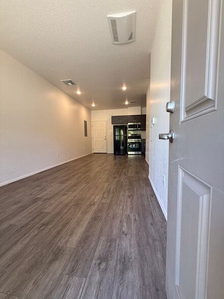Building Photo - 1650 E Ponderosa Pkwy