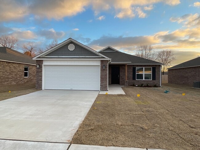 Building Photo - *Pre-leasing* Three Bedroom | Two Bath Hom...
