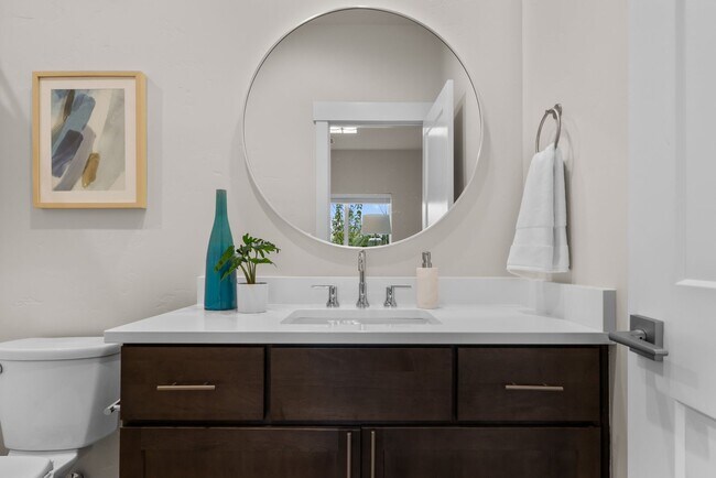 Building Photo - 2213 S Federal Way