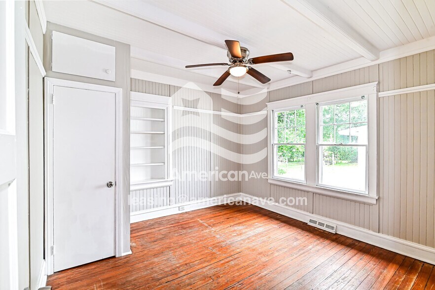 Building Photo - 608 Muller Ave