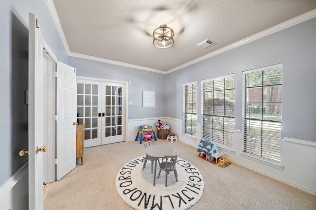 Building Photo - 13002 Golden Rainbow Dr
