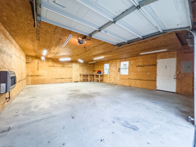 Building Photo - 398 Shady Brook Dr