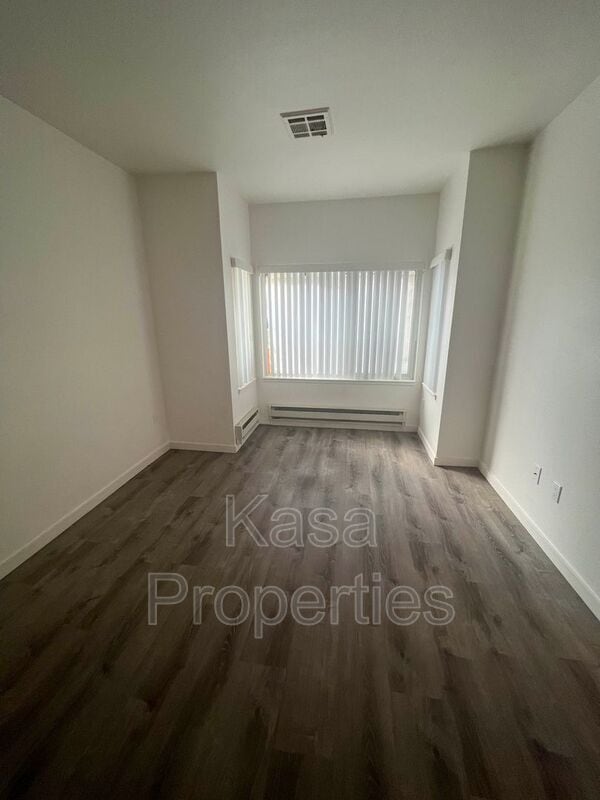 Building Photo - 1524 1st Ave