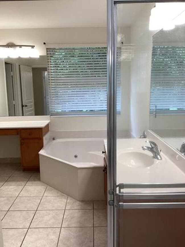 Building Photo - 5045 Nautica Lake Cir