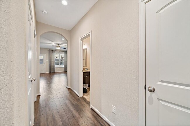 Building Photo - 5554 Sallow Bay Ln