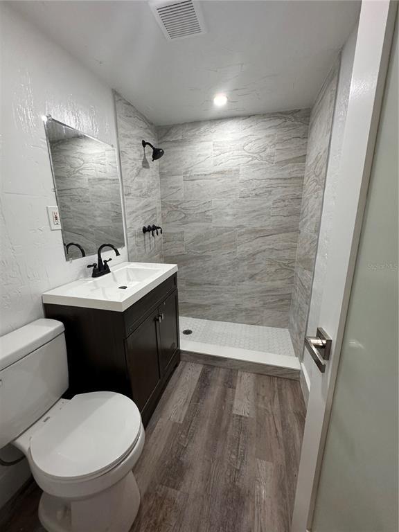 Building Photo - 653 NE 71st Ave