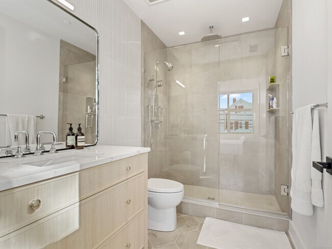 Building Photo - 116 Sherman St