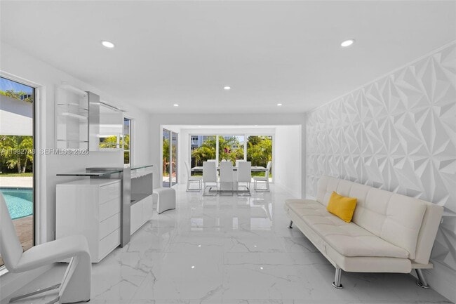 Building Photo - 2816 NE 35th St