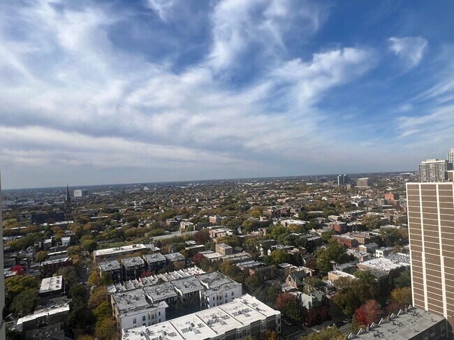 Building Photo - 1660 N La Salle Dr