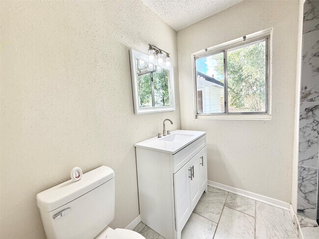 Building Photo - 5315 Newkirk Ln