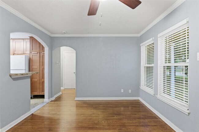 Building Photo - 1814 Chantilly Ln