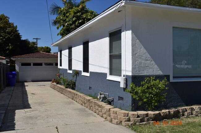 Building Photo - Chula Vista, Charming 3 Bd 1 Ba Duplex