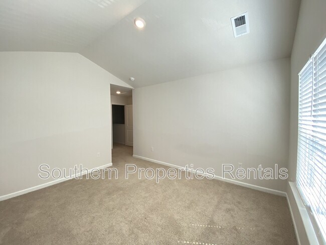 Building Photo - 112 Starlight St