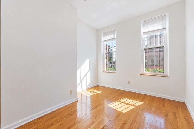 Building Photo - 420 Monroe St