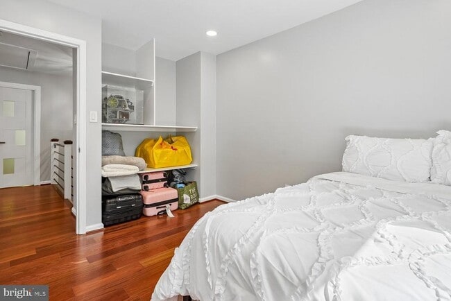 Building Photo - 6608 Westbury Oaks Ct