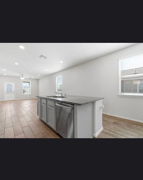 Building Photo - 2521 Hiddenbrooke Trce