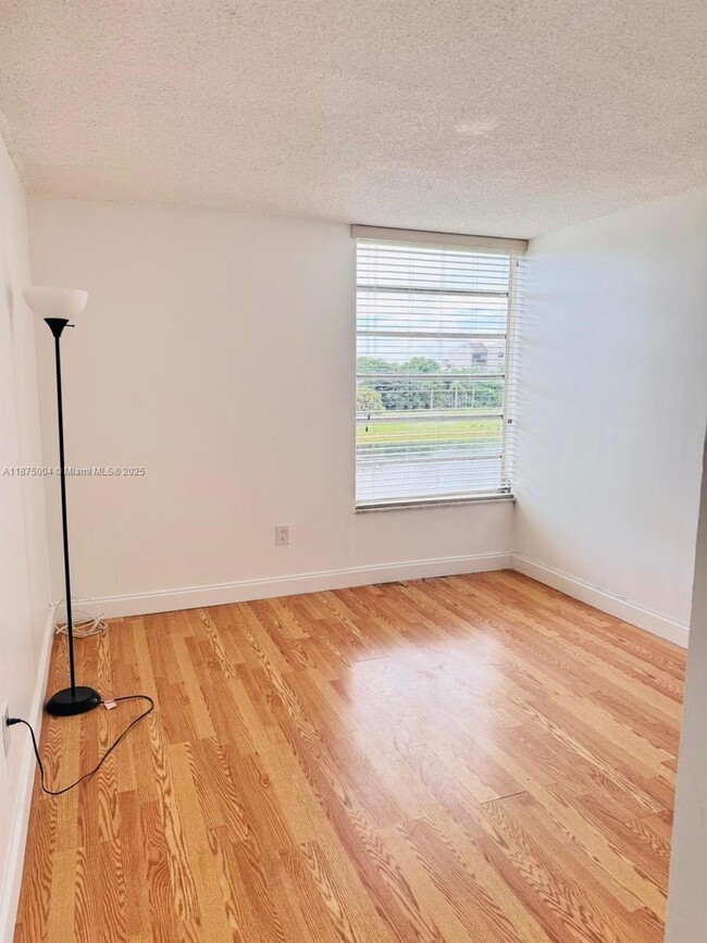 Building Photo - 870 NW 87th Ave