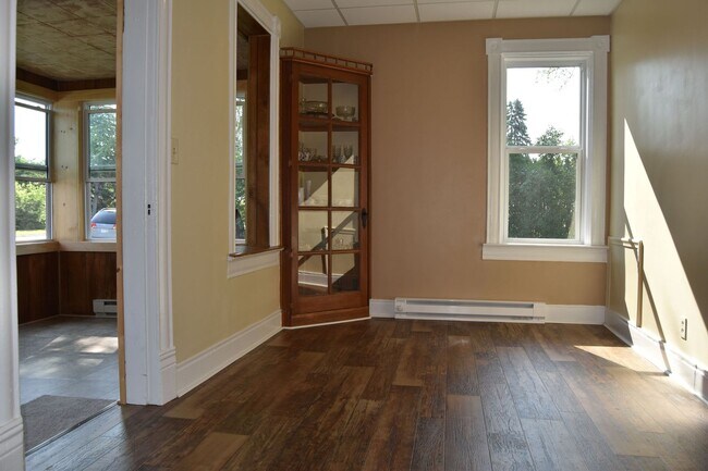 Building Photo - 255 5th St SW