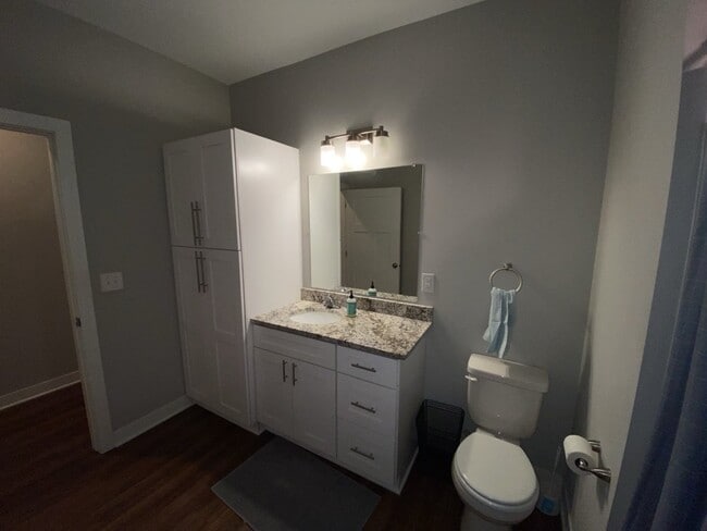 Building Photo - Stunning sunsets on private balcony 2 bed 2 bath in Longfellow!