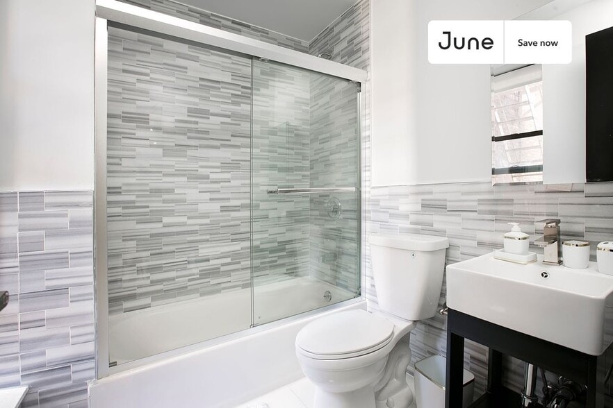 Building Photo - 320 Manhattan Ave