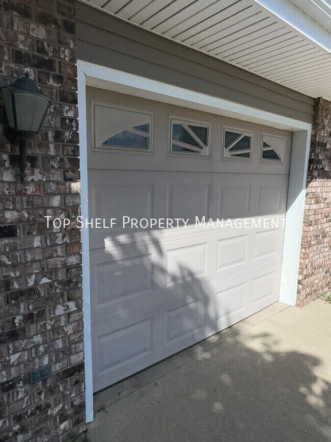 Building Photo - 9041 Carpenter Cir Dr