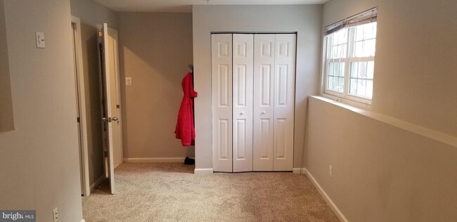 Building Photo - 8233 Lyndhurst St