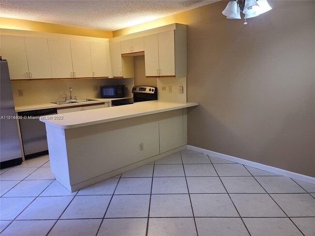 Building Photo - 9940 NW 6th Ct