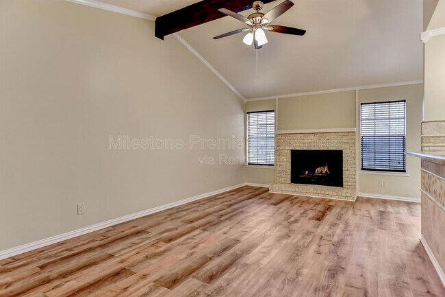 Building Photo - 914 W Washington St