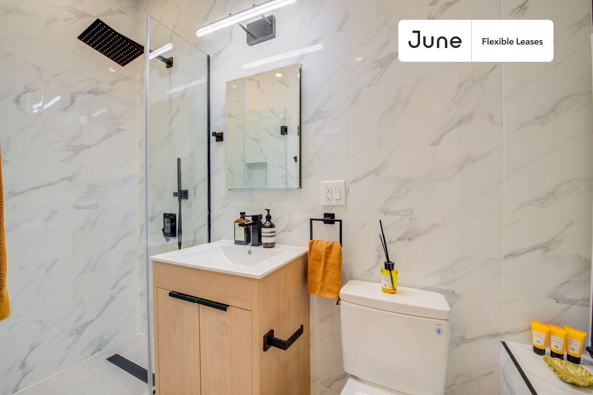 Building Photo - Functional ROOM at The Central Park Manhattan House