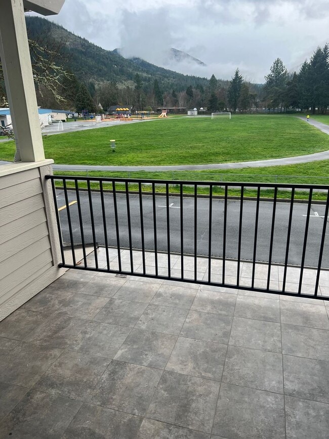 Building Photo - 2 Bedroom 2.5 Bath Townhome in desirable C...
