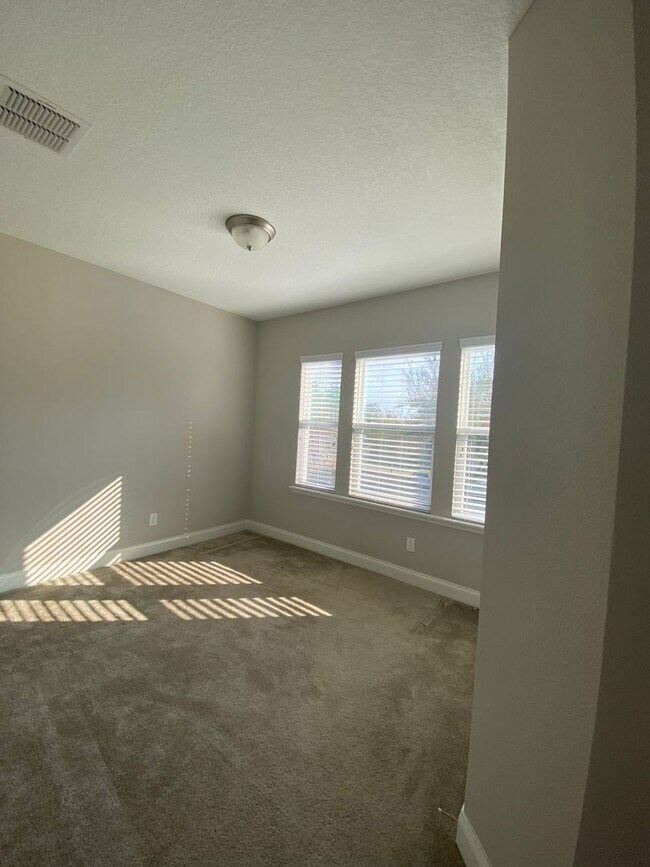 Building Photo - Beautiful 3 bedroom, 2.5 bathrooms  located in The Preserve of Oviedo on the Park