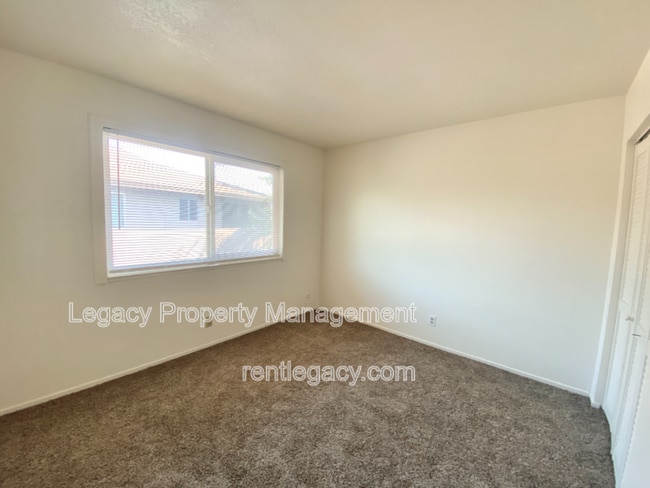 Building Photo - 9094 Piñata Way