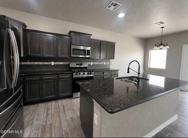 Building Photo - 7785 Enchanted Cir Dr