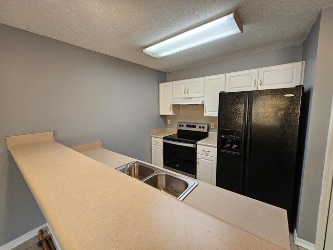 Building Photo - 129 Noblat Dr