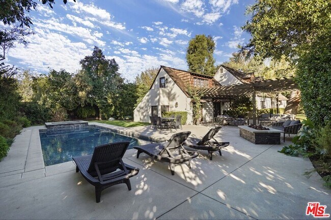 Building Photo - 23057 Sylvan St