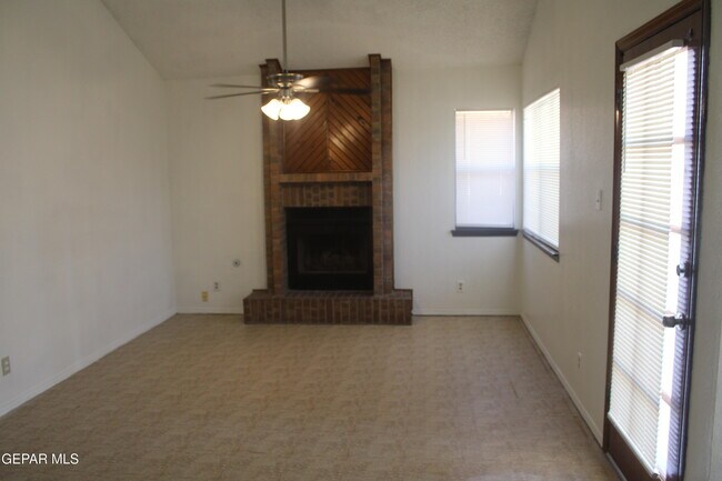 Building Photo - 1472 Sierra De Oro Dr