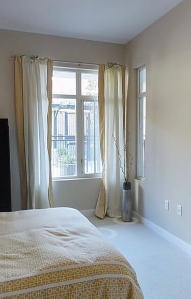 Big windows in bedroom - 20 S 2nd St