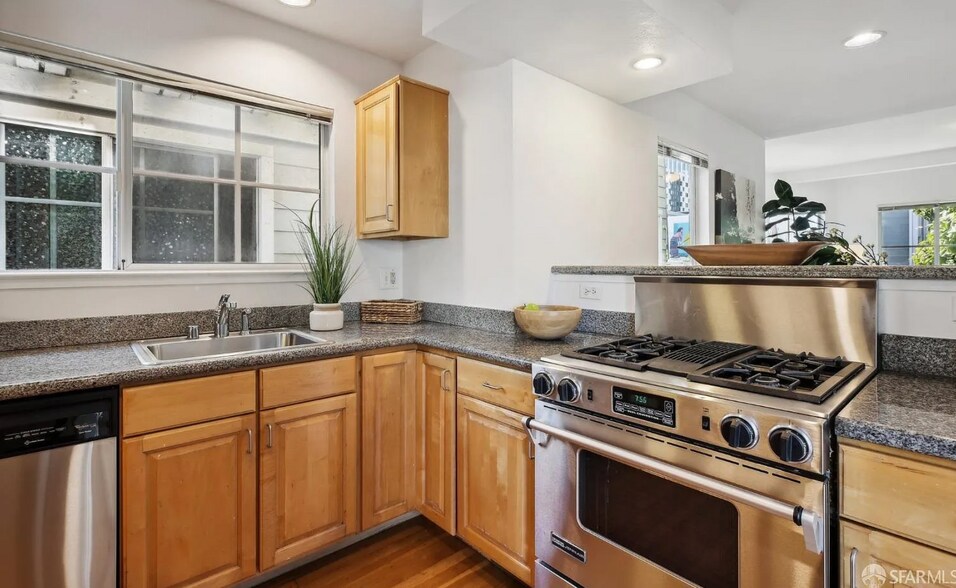 Building Photo - 28 Jennifer Pl