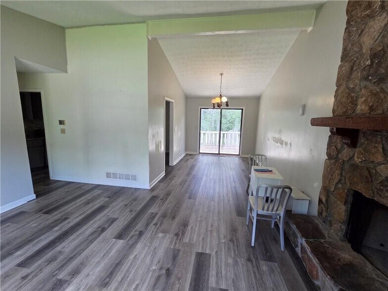 Building Photo - 5034 Cherokee Ct