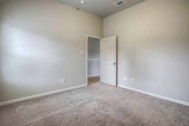 Building Photo - 3720 Daisy Ln